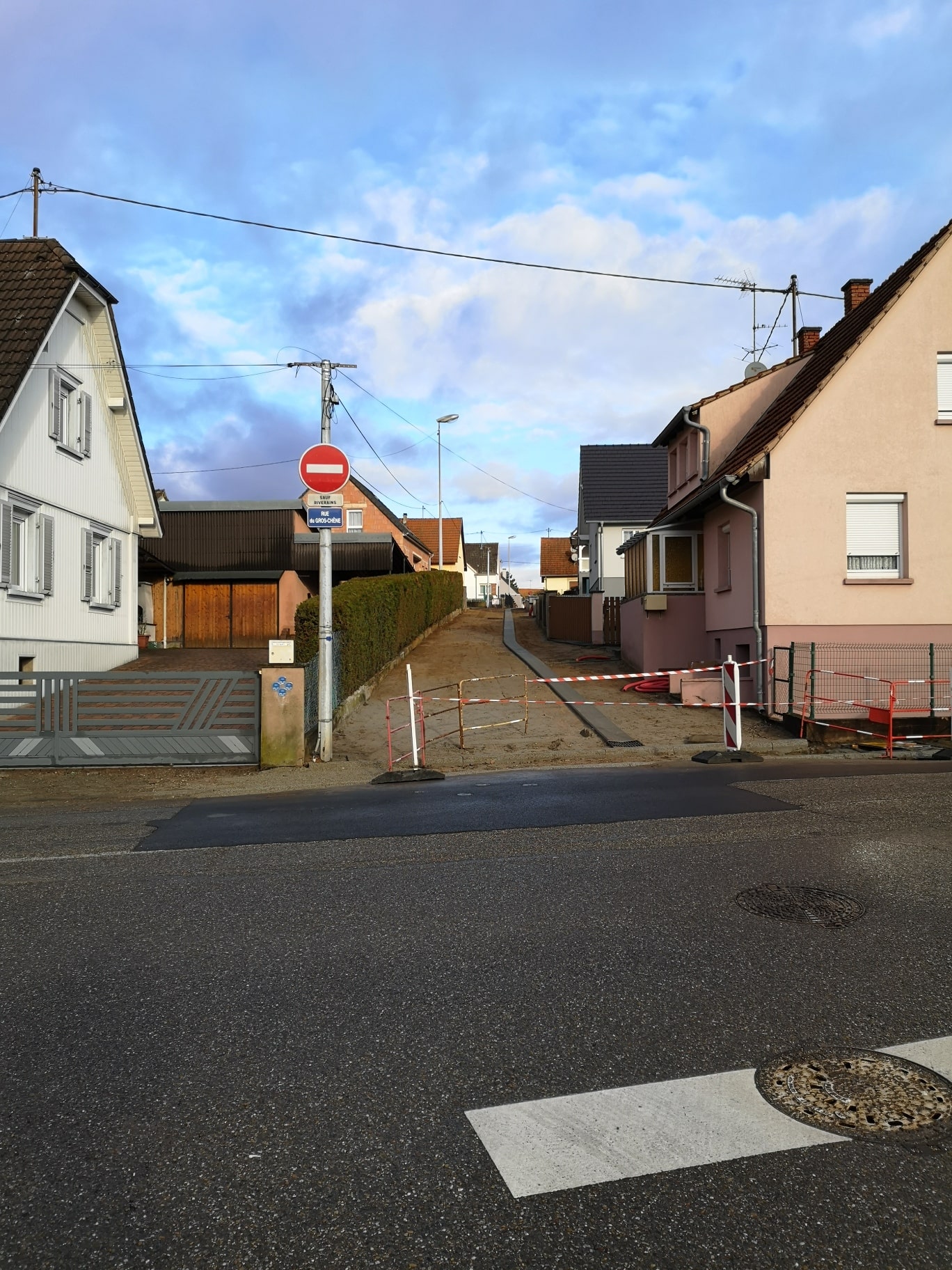 Travaux de voirie dans les rues d'un lotissement à Schirroffen